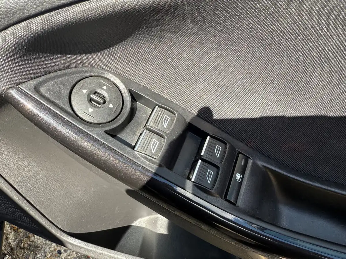 2015-ford-focus-10t-titanium-125ps-hatchback-big-19