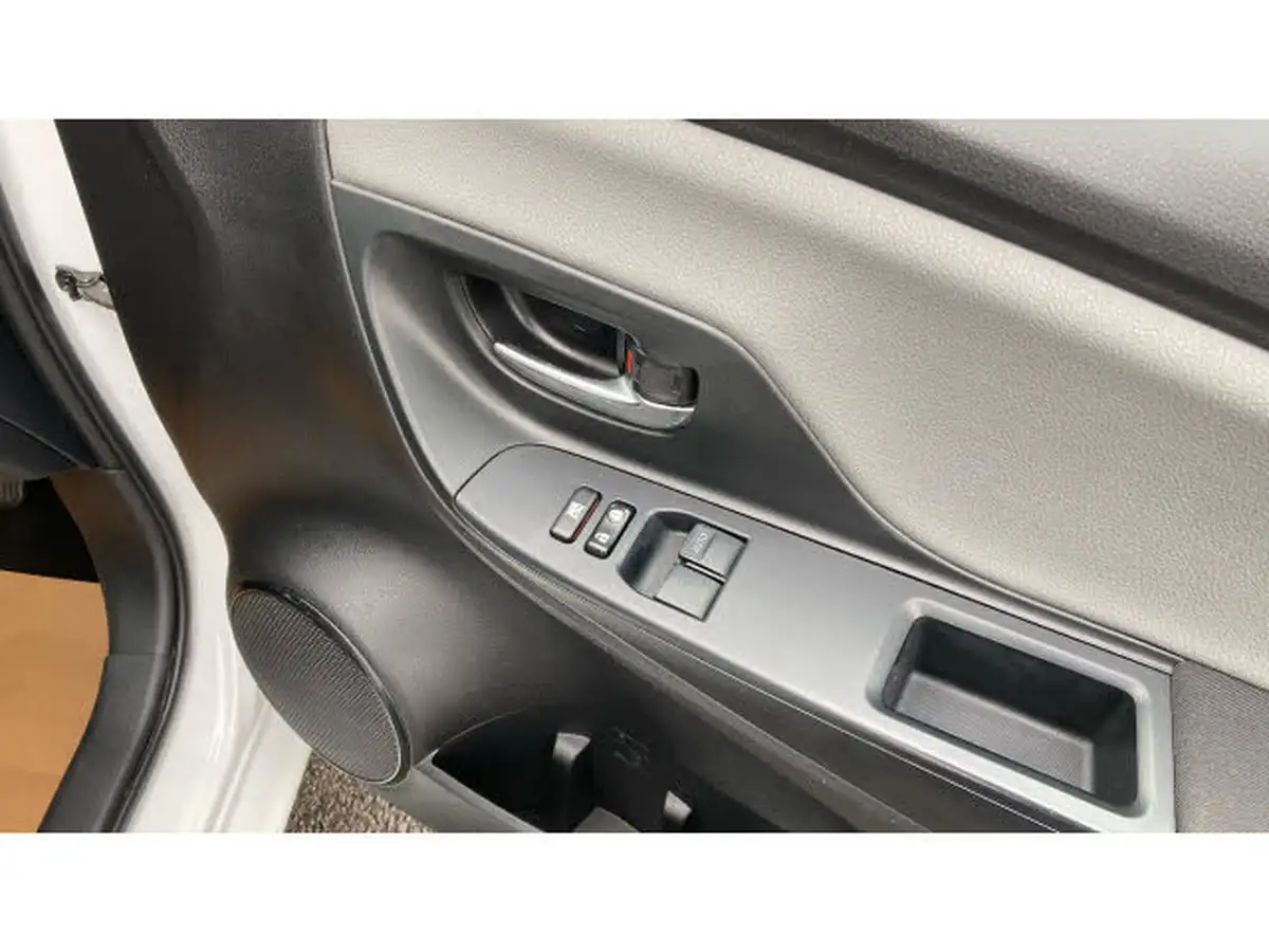 2017-toyota-yaris-15-vvt-i-icon-111bhp-big-27