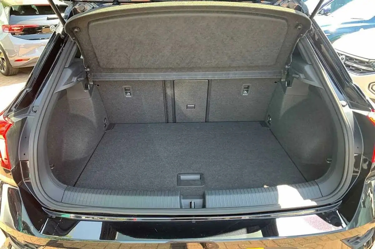 2021-volkswagen-t-roc-15-tsi-black-edition-big-10