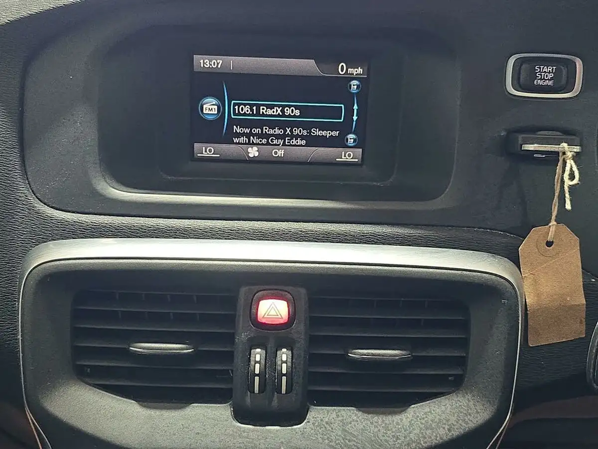 2015-volvo-v40-16td-d2-cross-country-lux-powershift-big-18