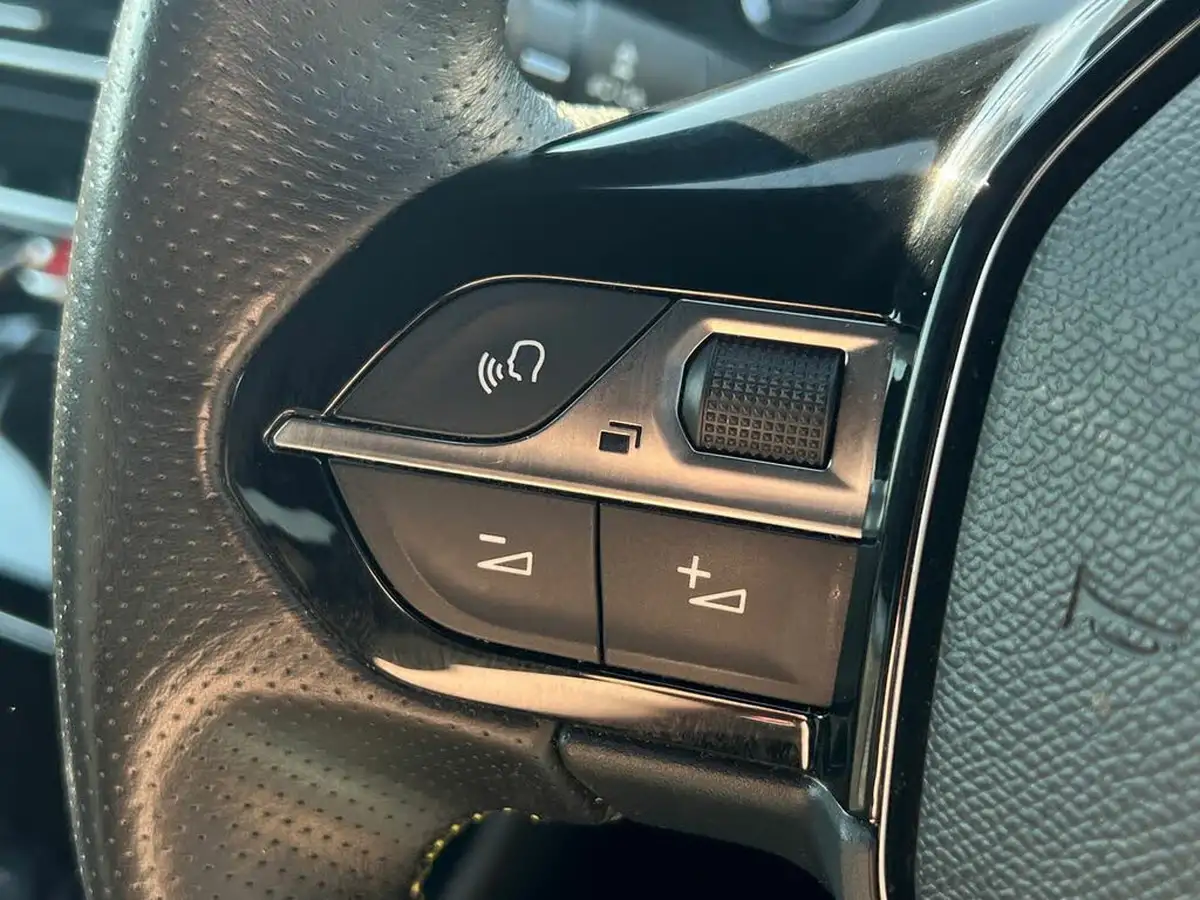 2020-peugeot-2008-suv-12-puretech-gt-line-big-18
