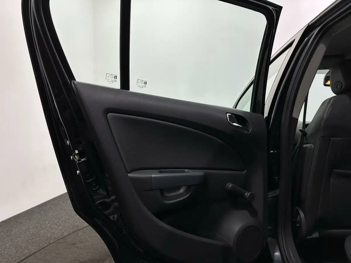 2012-vauxhall-corsa-14-se-5d-big-34