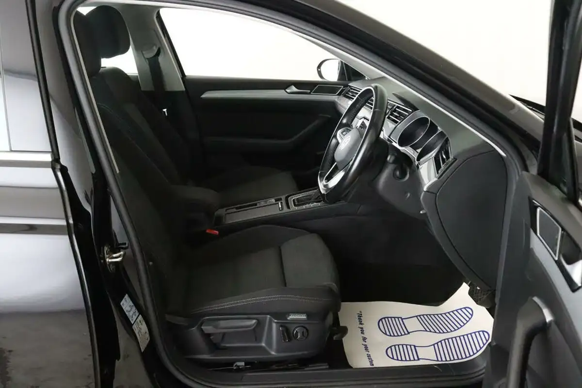 2020-volkswagen-passat-20tdi-se-nav-150ps-saloon-4d-dsg-big-17