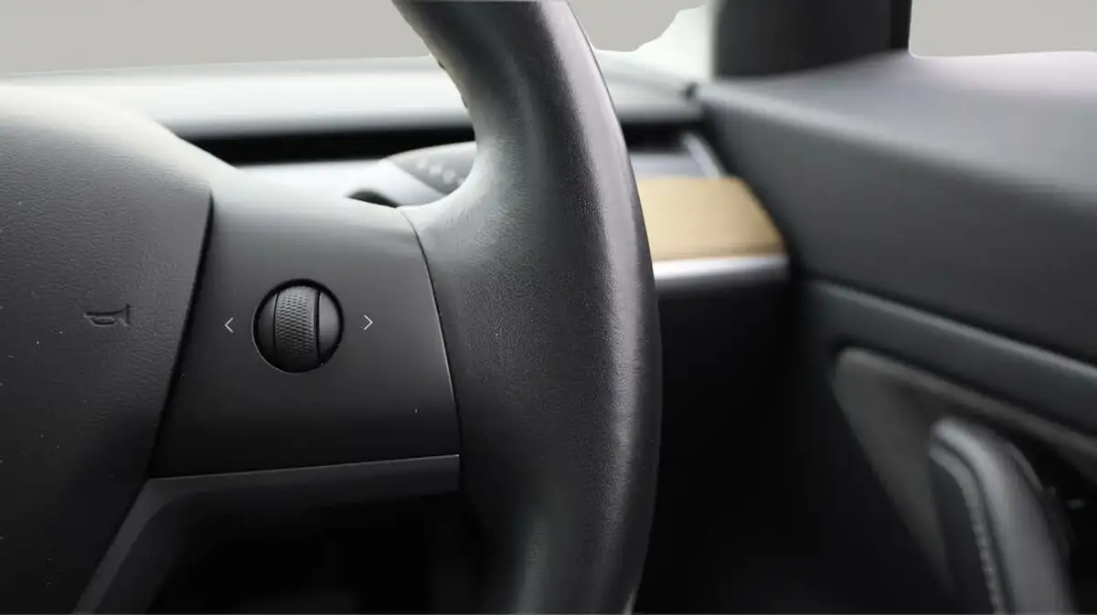 2020-tesla-model-3-e-long-range-big-21