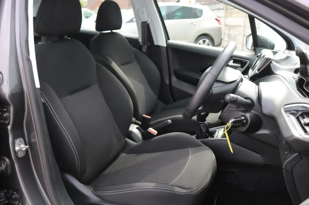 2019-peugeot-208-12-puretech-active-82bhp-ss-big-22