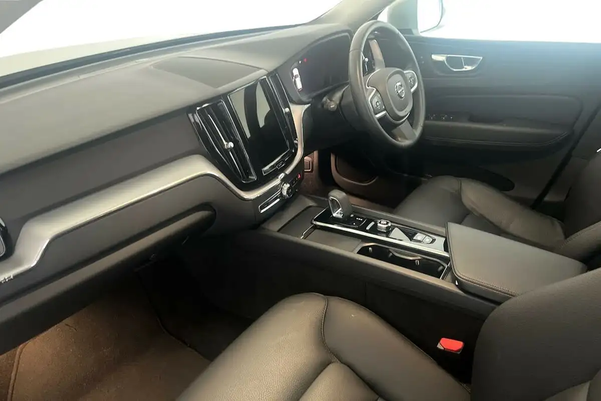2021-volvo-xc60-20td-b4-momentum-awd-big-1