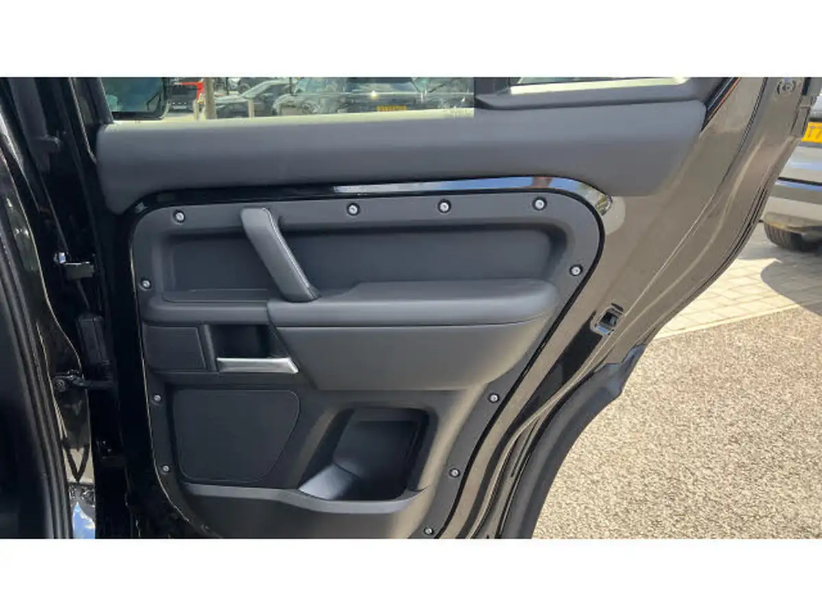 2024-land-rover-110-defender-30-d350-x-dynamic-hse-big-31