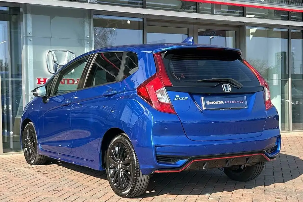 2019-honda-jazz-15-i-vtec-sport-navi-cvt-big-3
