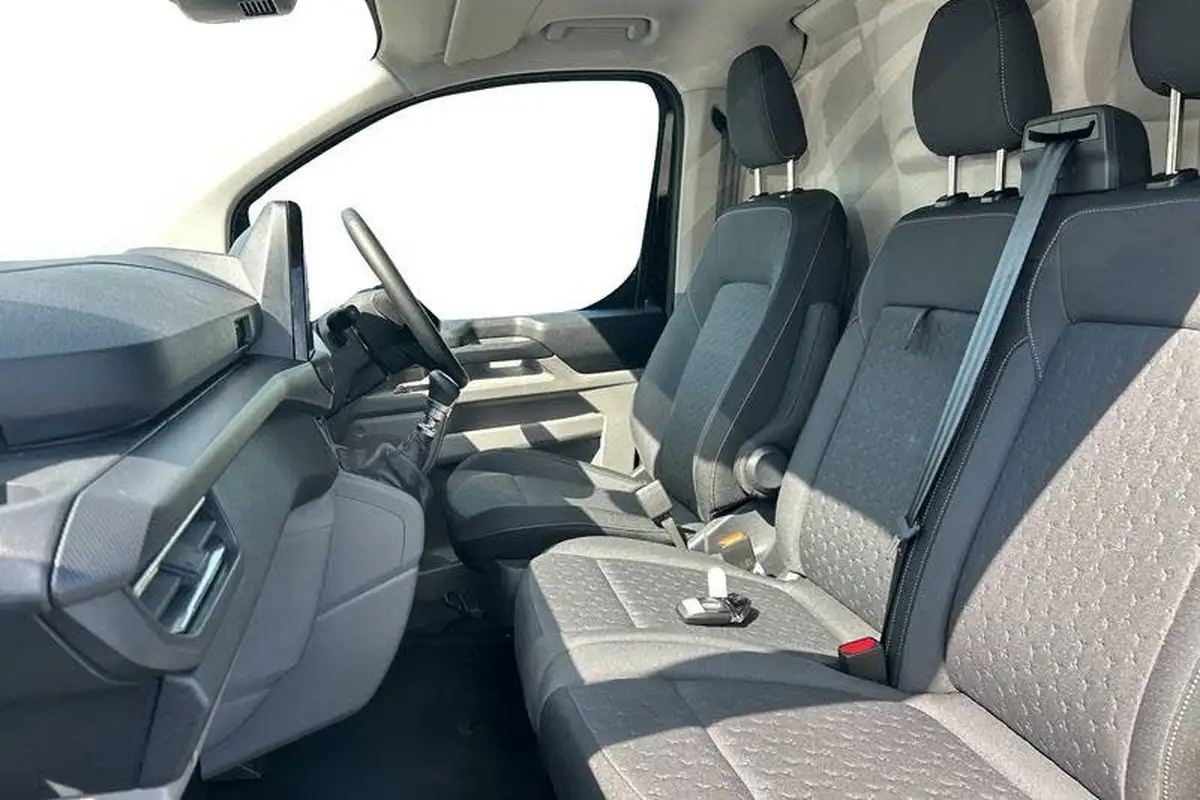 2024-ford-transit-custom-20tdci-280-l1h1-limited-136pseu6e-panel-van-1996cc-big-9