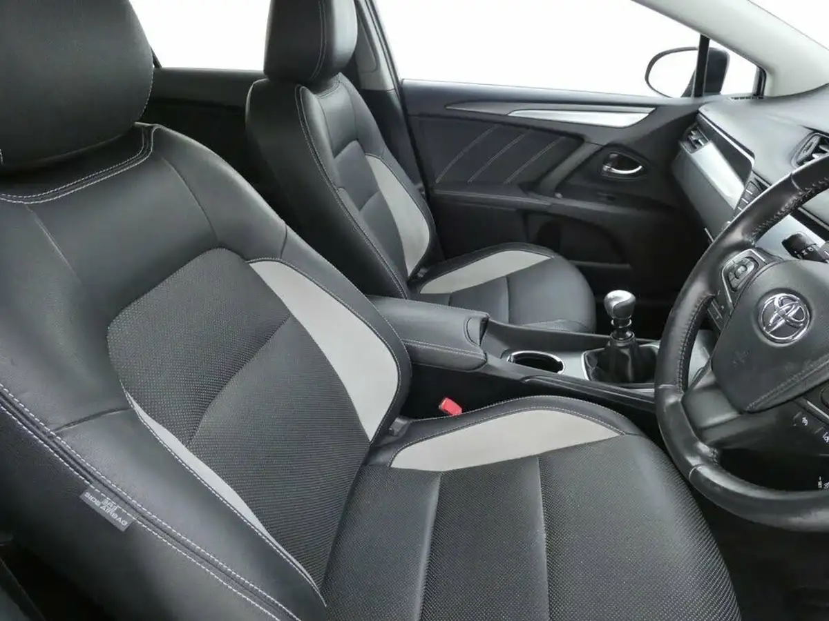 2017-toyota-avensis-20d-4d-design-saloon-4d-big-8