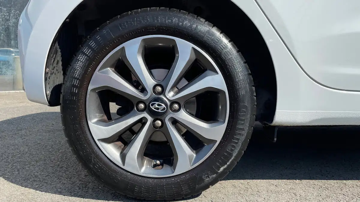 2019-hyundai-i10-10-play-big-18