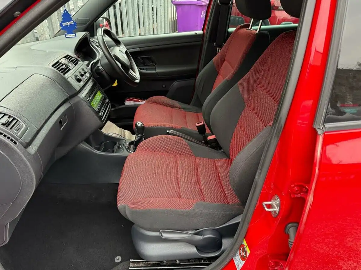 2014-skoda-fabia-16tdi-monte-carlo-cr-estate-big-14