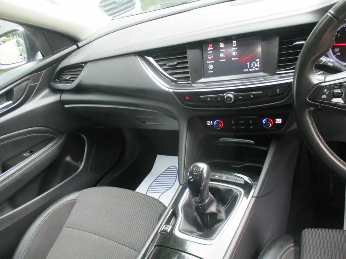 2018-vauxhall-insignia-sports-tourer-15-turbo-sri-big-39