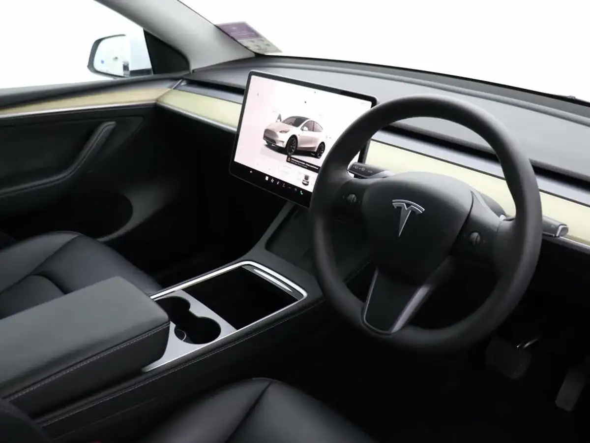 2023-tesla-model-y-e-rwd-big-11