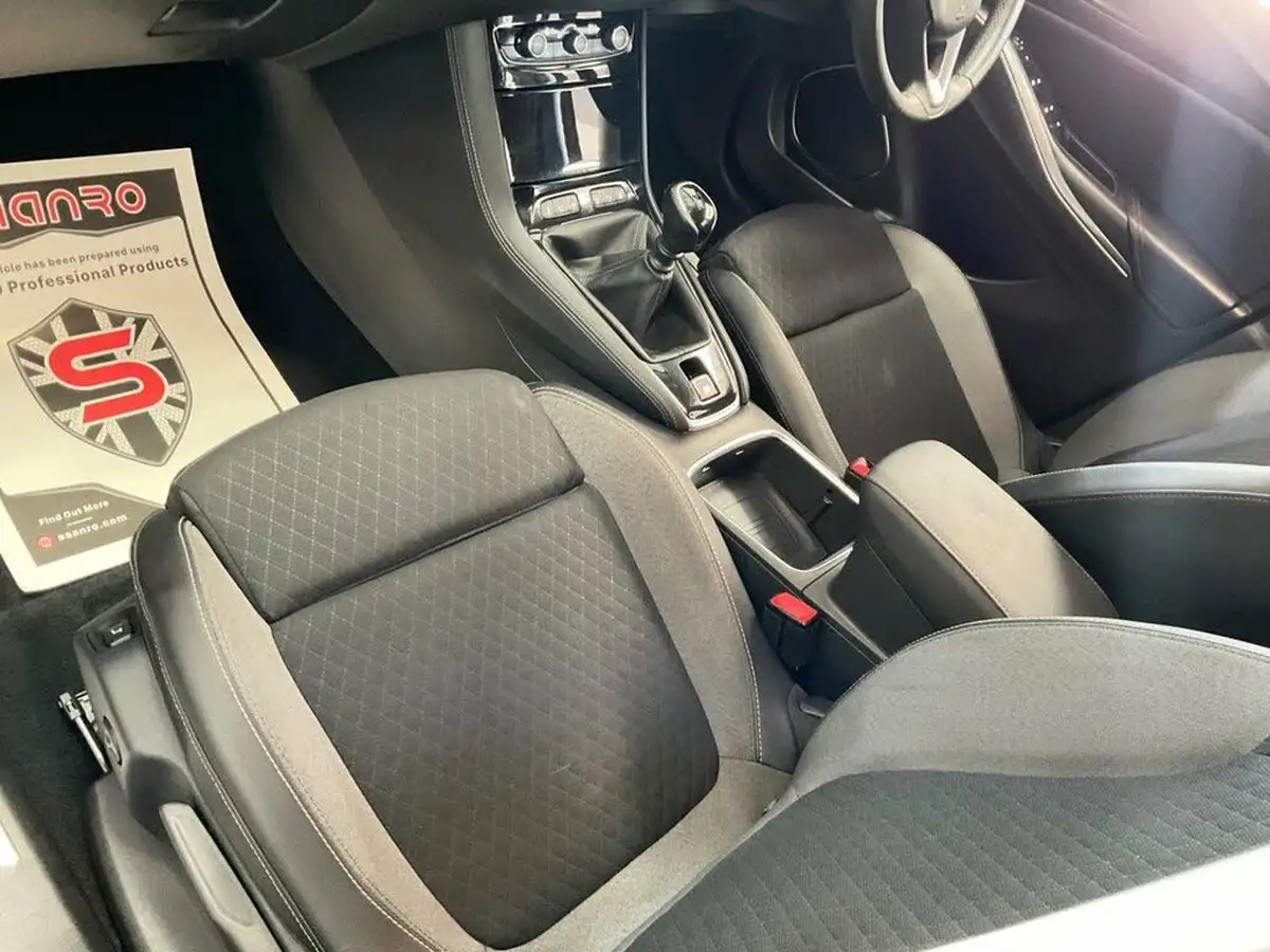 2020-vauxhall-grandland-x-12-sri-nav-big-25