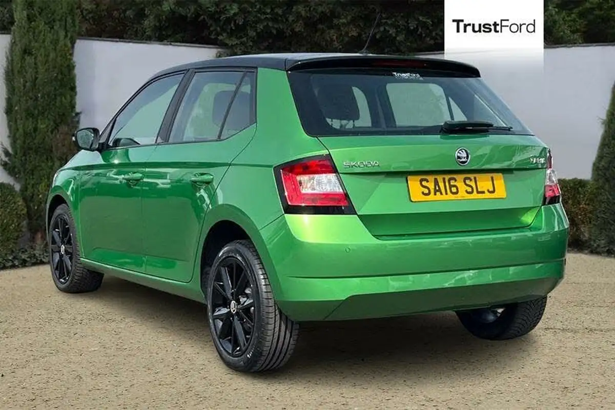 2016-skoda-fabia-12-tsi-colour-edition-big-1