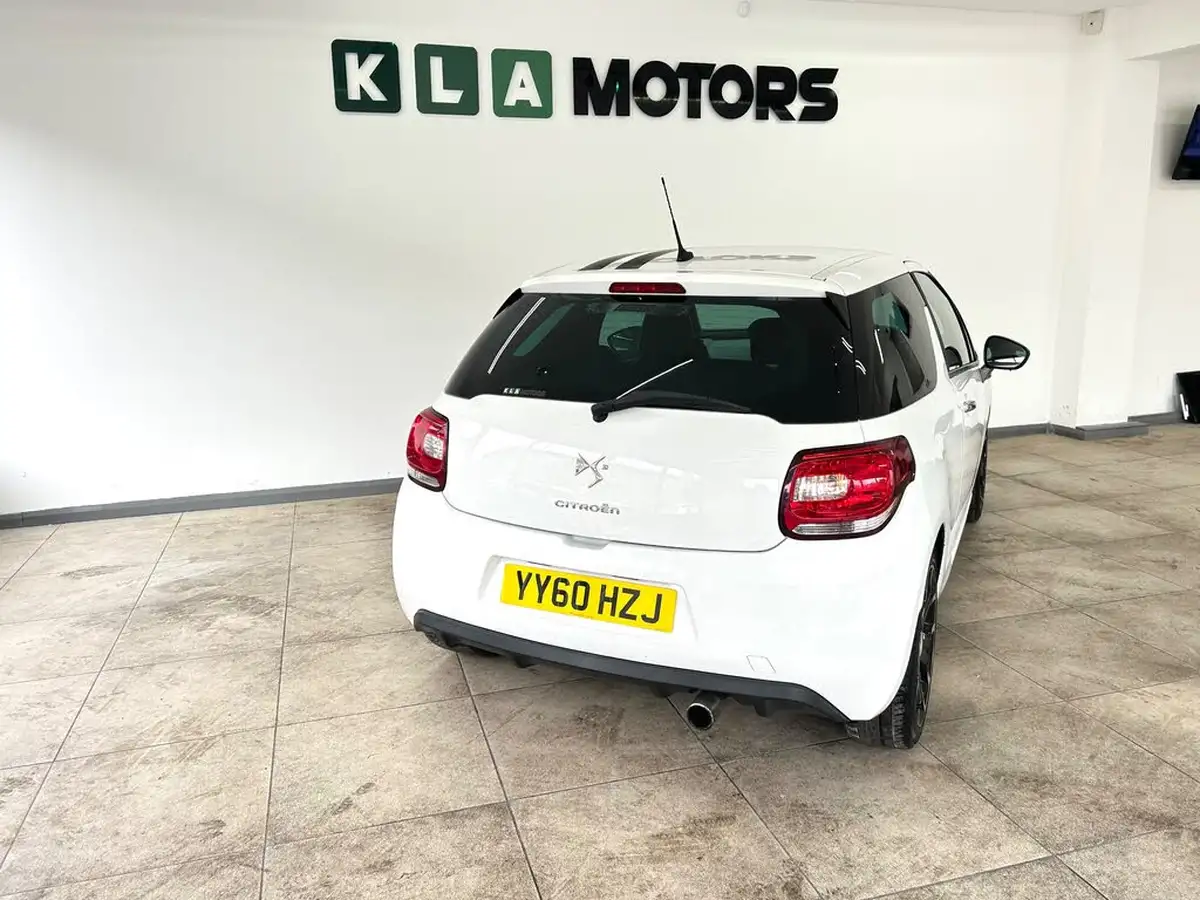2010-citroen-ds3-16td-black-big-3