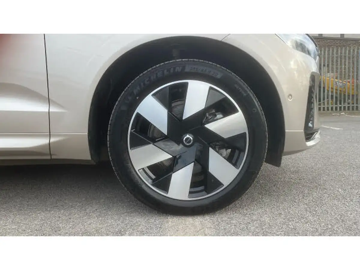 2024-volvo-xc60-20-b5-plus-big-15