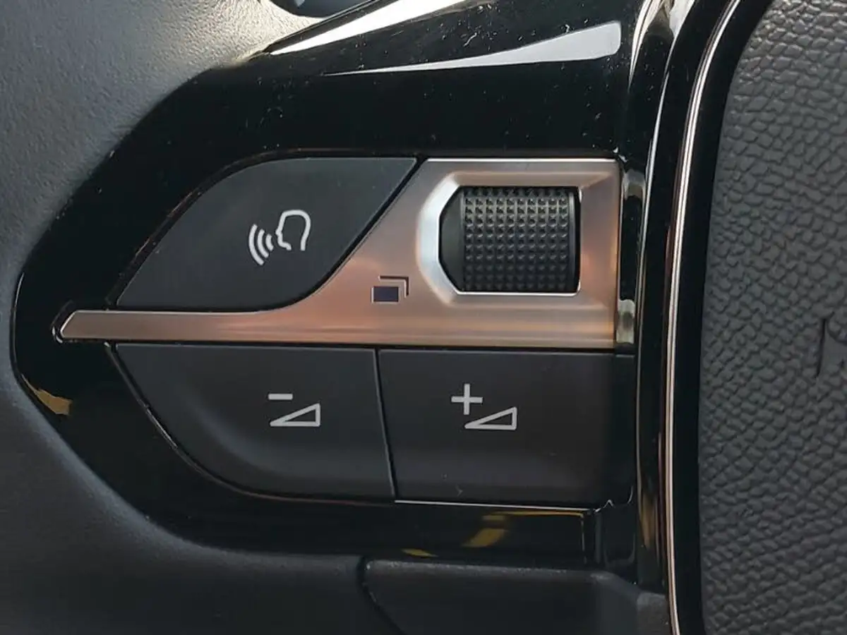2024-peugeot-2008-suv-12-puretech-allure-130ps-big-16