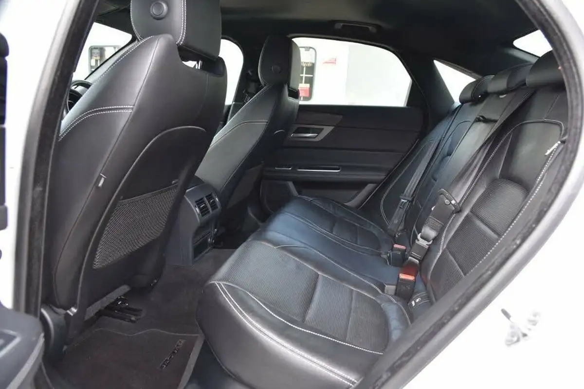 2018-jaguar-xf-30td-saloon-4d-big-18