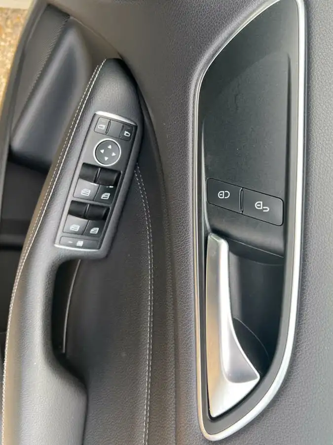 2016-mercedes-benz-b-class-21d-b220-sport-big-28