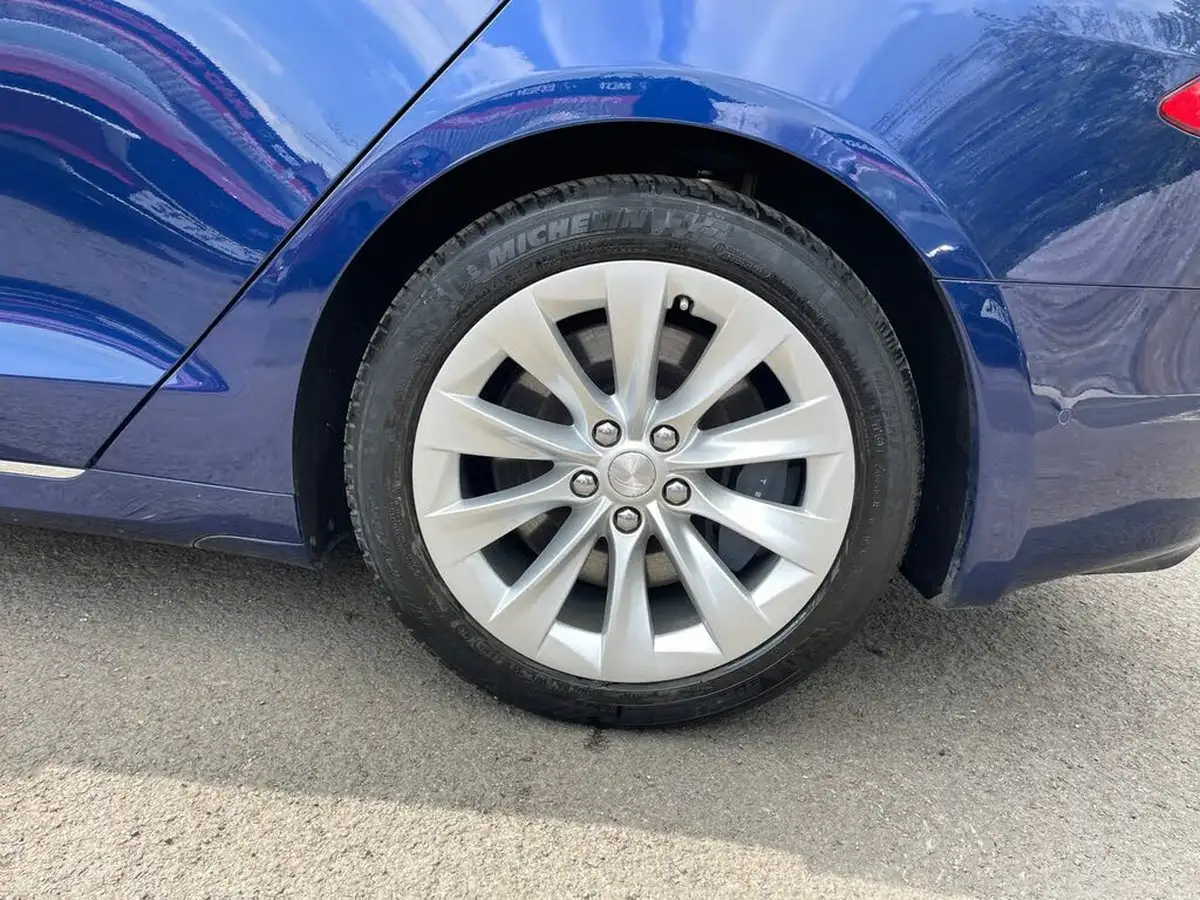 2019-tesla-model-s-e-75d-big-8