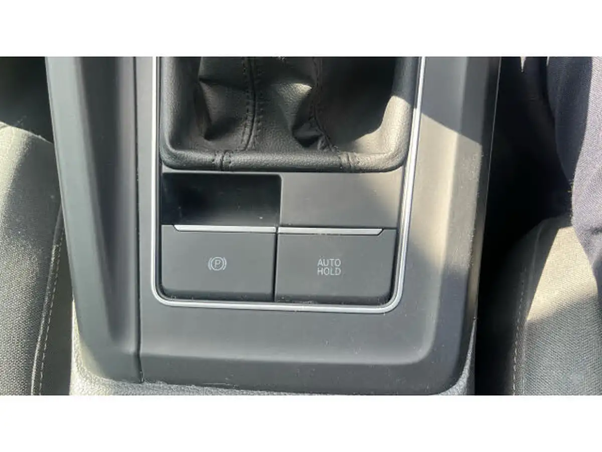 2020-volkswagen-golf-15-tsi-life-130ps-hatchback-big-24