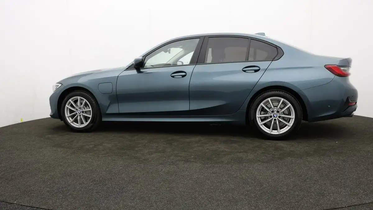 2019-bmw-3-series-20-330e-se-pro-big-62