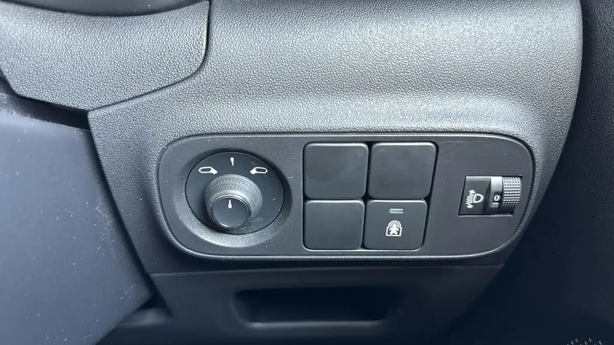 2022-citroen-c3-12-puretech-shine-plus-110ps-ss-eat6-big-33