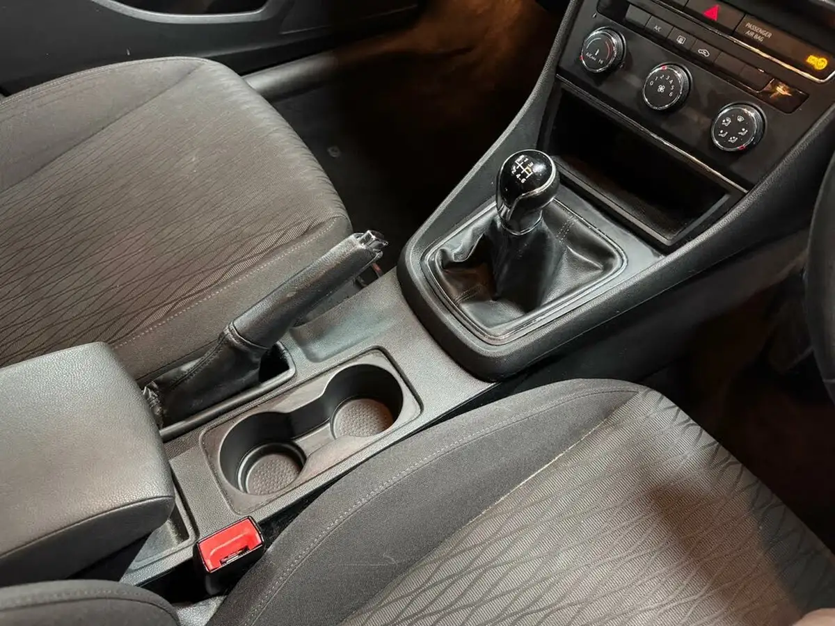 2015-seat-leon-14-se-tech-pack-hatchback-5d-1395cc-big-43