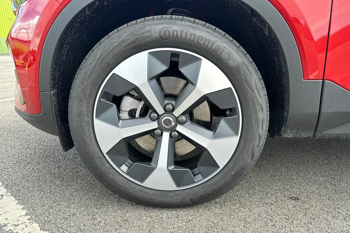2024-volvo-xc40-20-b3-plus-big-23