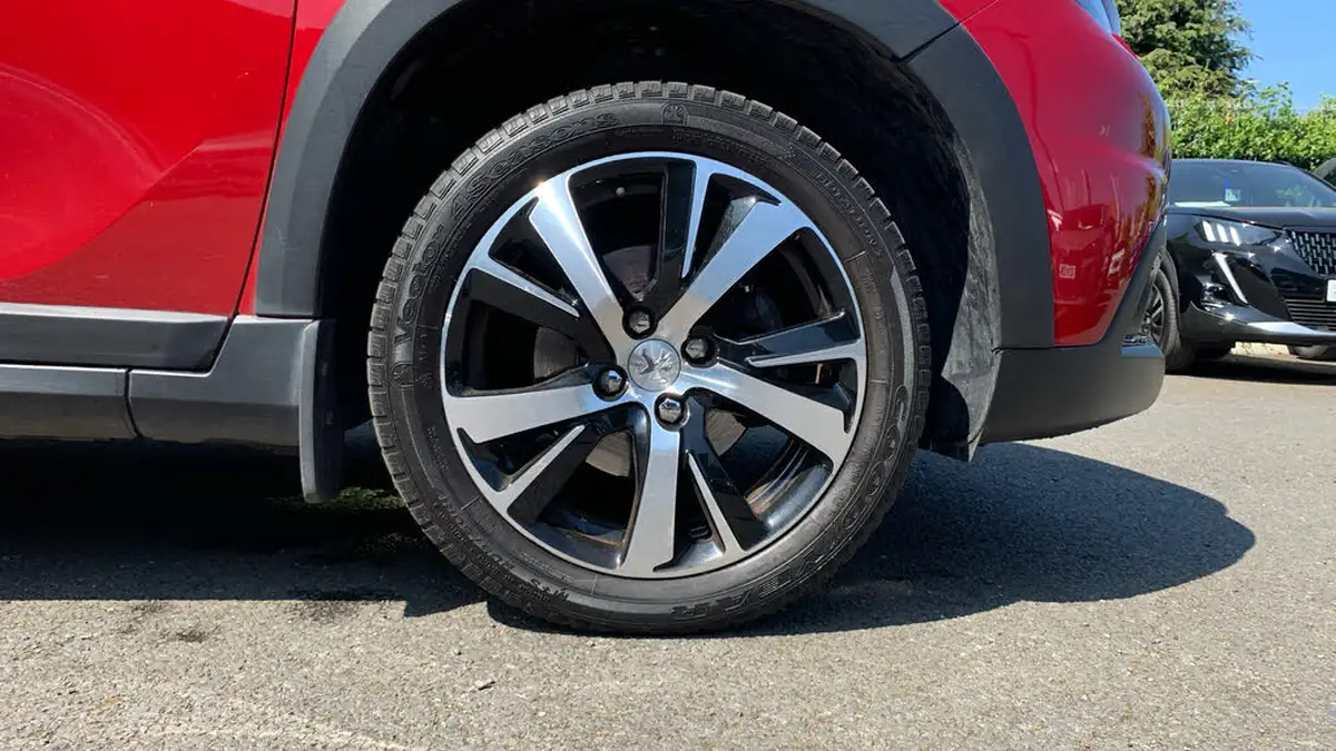 2019-peugeot-2008-suv-12-puretech-gt-line-130bhp-big-16