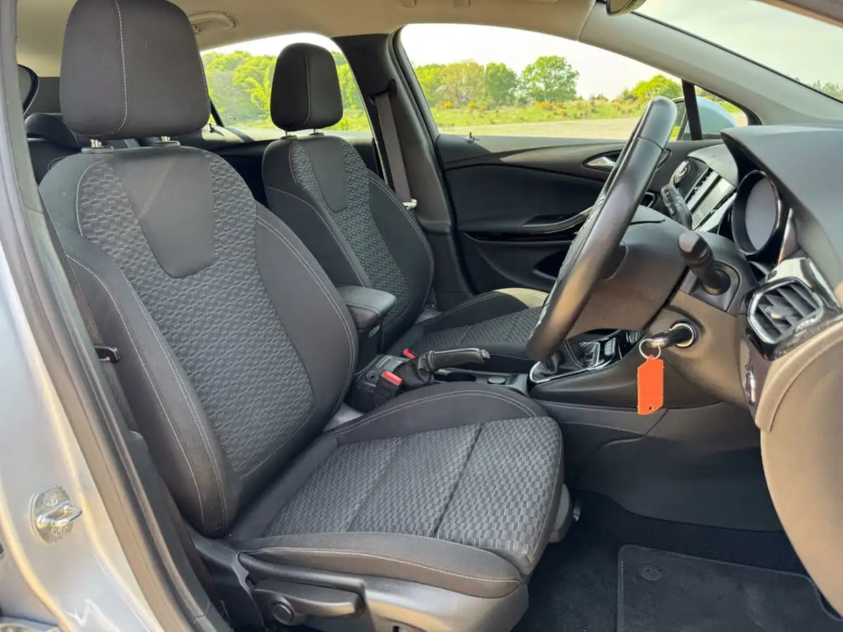 2019-vauxhall-astra-14i-16v-turbo-sri-nav-ss-hatchback-big-15