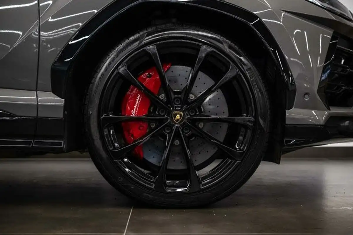 2022-lamborghini-urus-40-no-trim-big-8