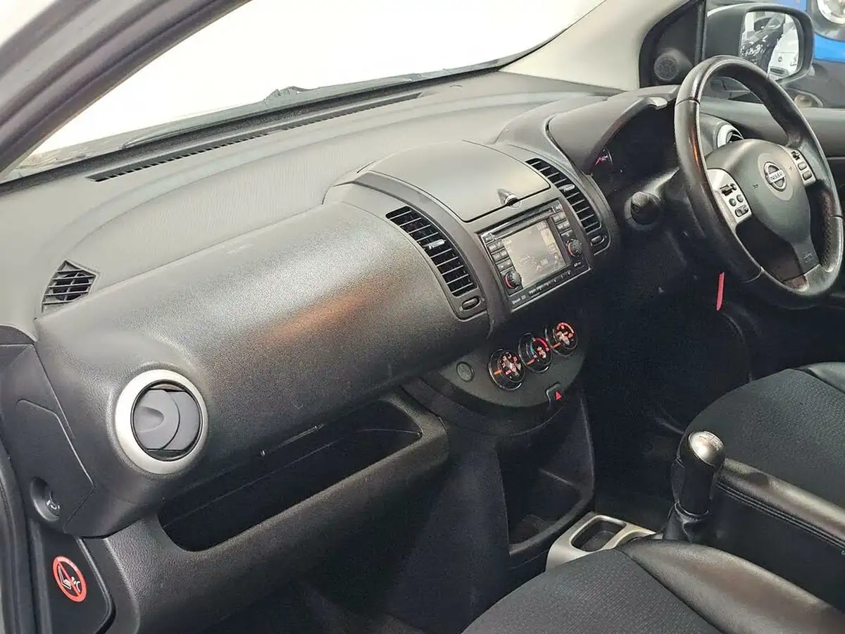 2012-nissan-note-14-n-tec-big-25