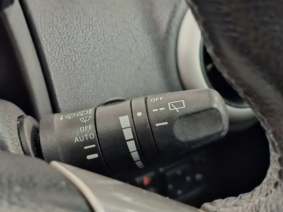 2012-nissan-note-14-n-tec-big-53
