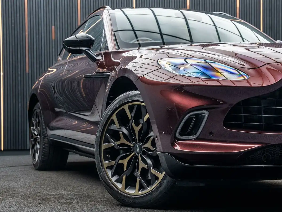 2021-aston-martin-dbx-40-v8-big-4