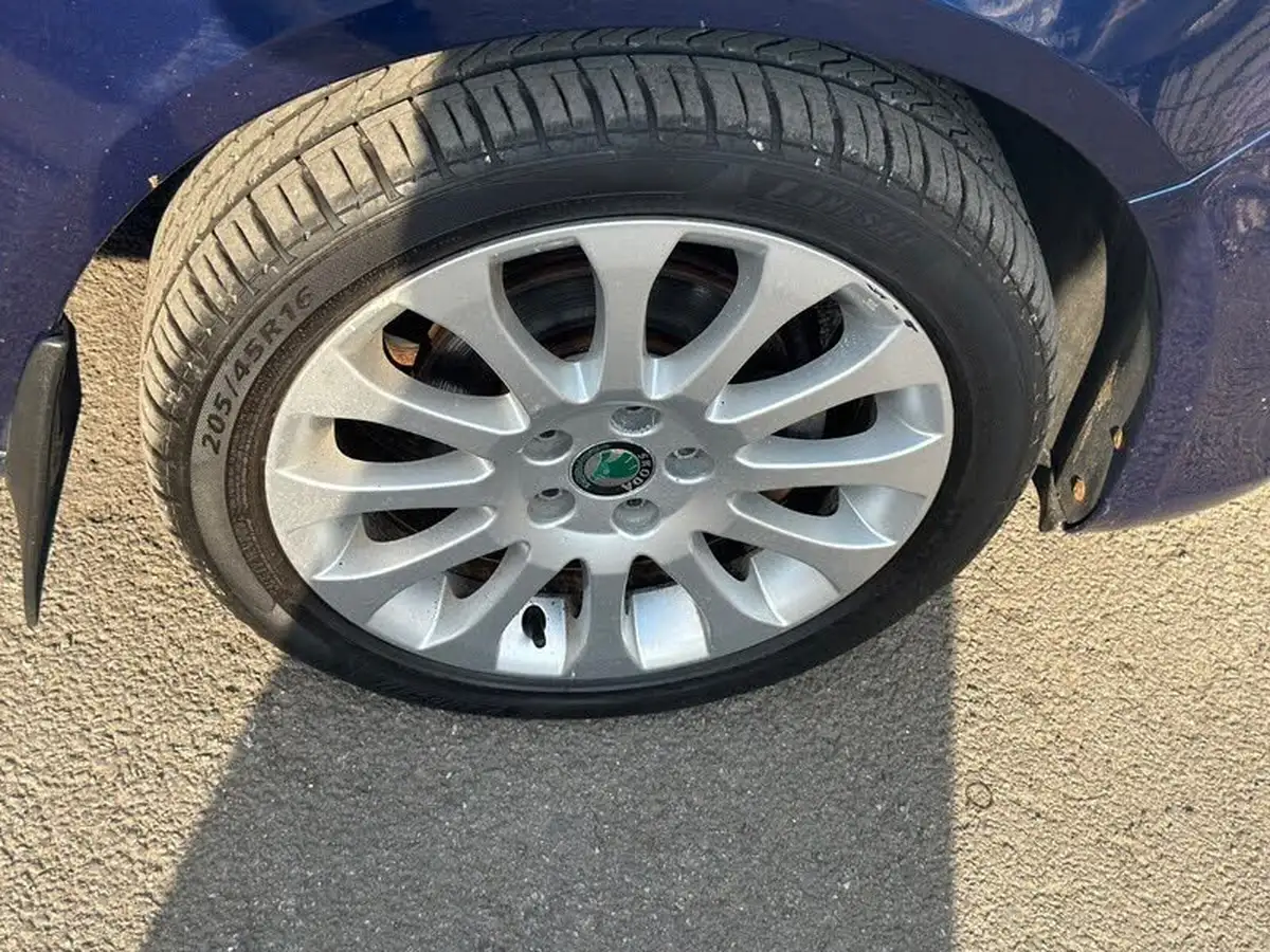 2010-skoda-fabia-12-elegance-85bhp-hatchback-1198cc-big-33