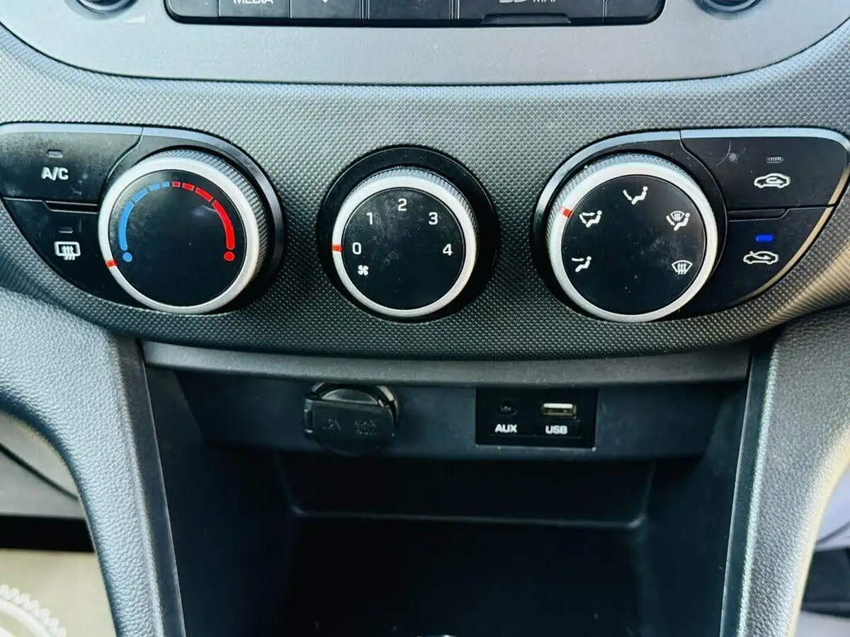 2019-hyundai-i10-10-play-big-14