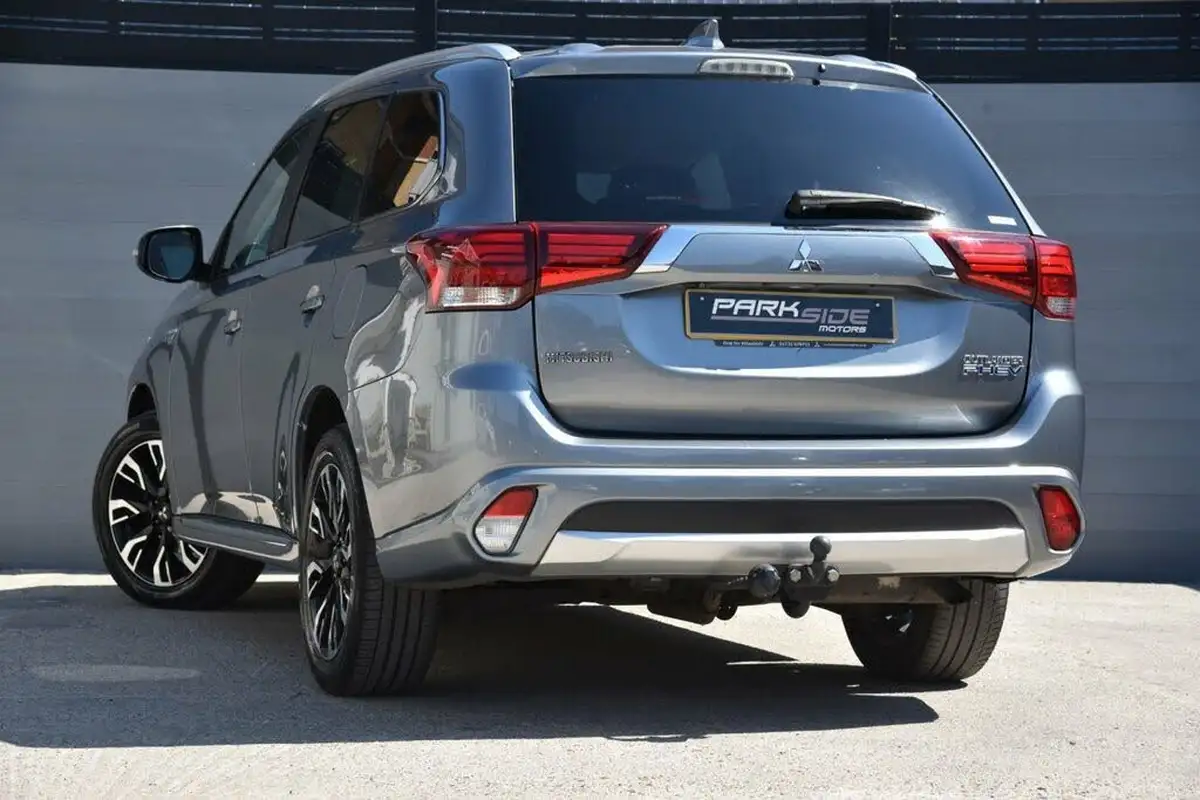 2018-mitsubishi-outlander-20-juro-phev-big-2