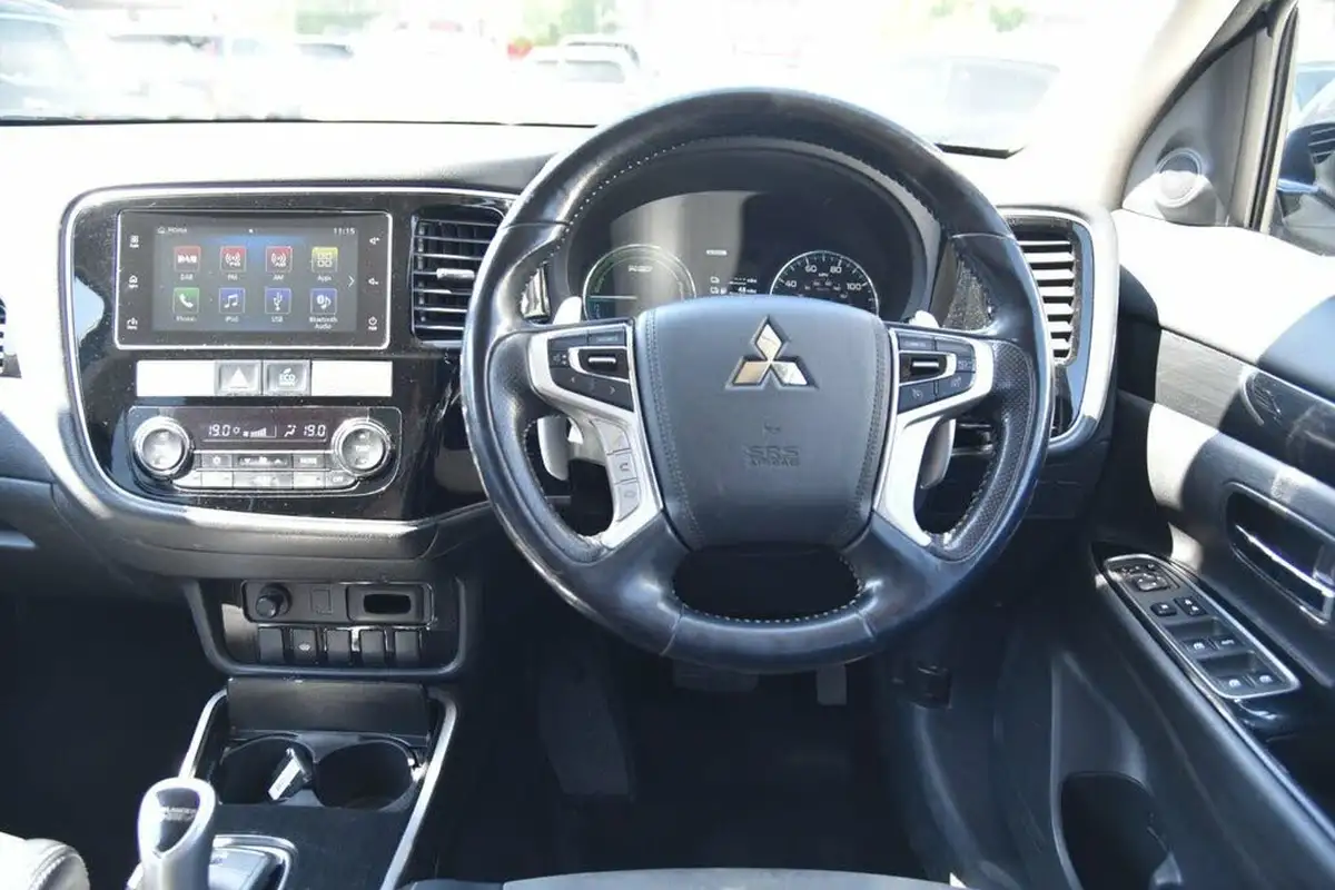 2018-mitsubishi-outlander-20-juro-phev-big-26