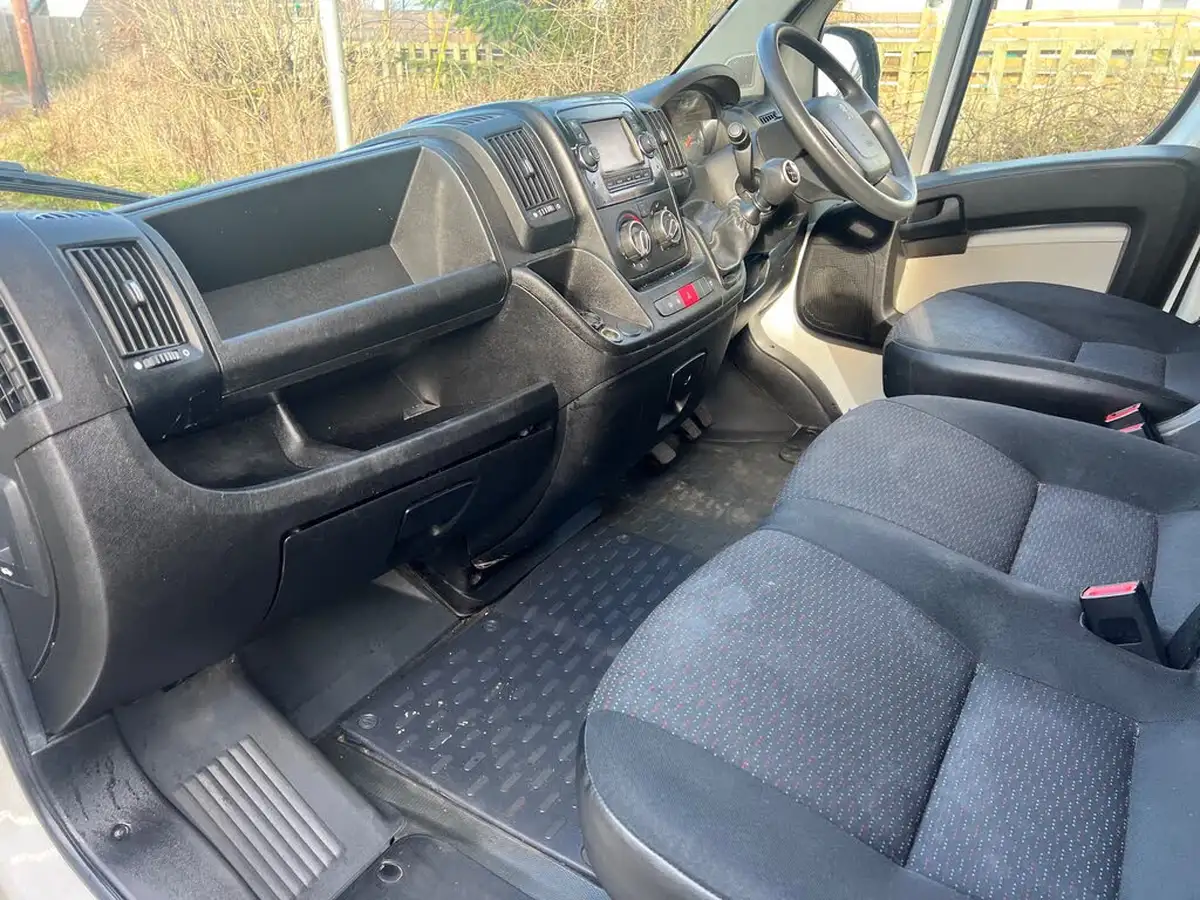 2019-peugeot-boxer-22-bluehdi-professional-335-l3-h2-panel-big-2