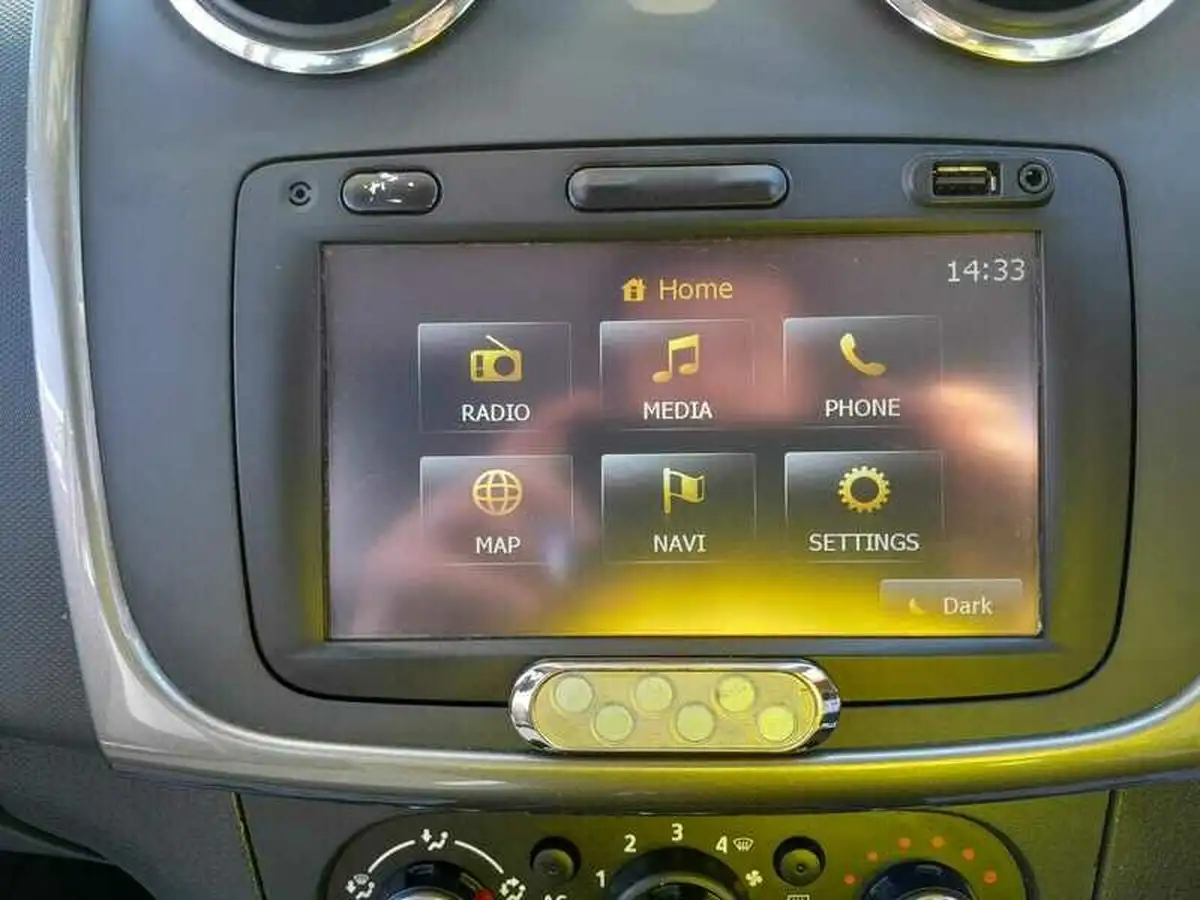 2014-dacia-sandero-stepway-15d-laureate-big-13
