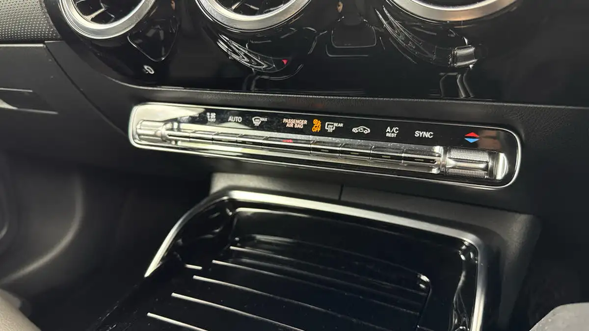 2020-mercedes-benz-cla-20-cla-35-amg-coupe-4d-big-18
