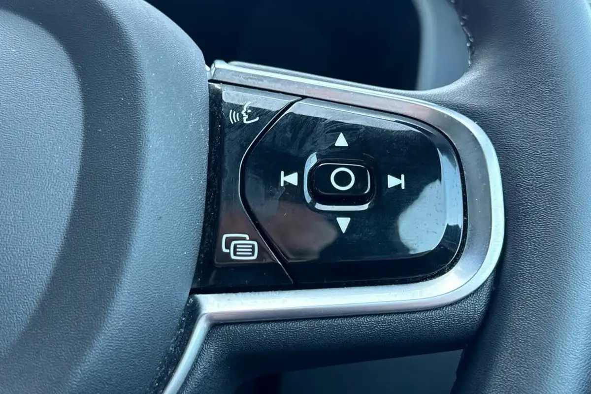 2023-volvo-xc60-20-t8-ultimate-dark-big-11