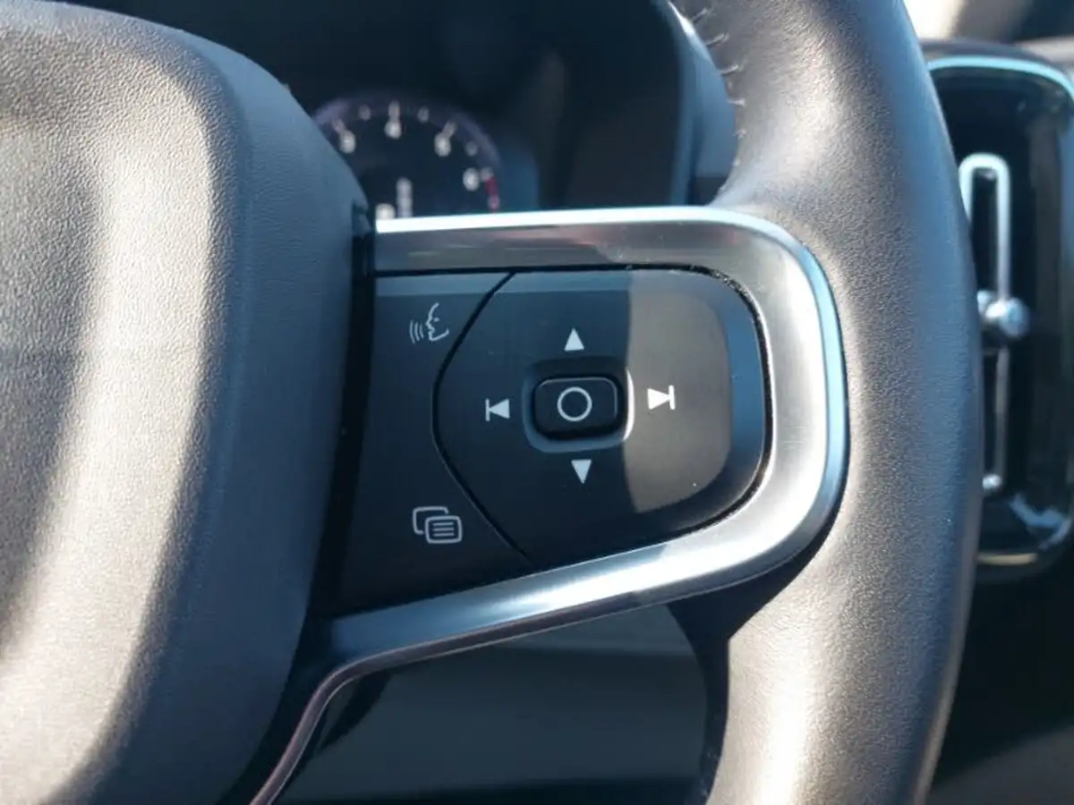 2020-volvo-xc40-20-t4-inscription-awd-big-12