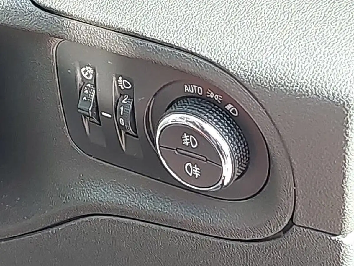 2019-vauxhall-grandland-x-12-tech-line-nav-big-13