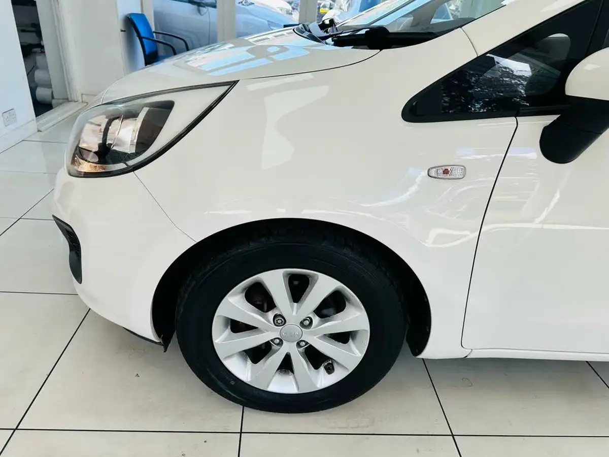 2014-kia-rio-125-vr7-5d-big-29