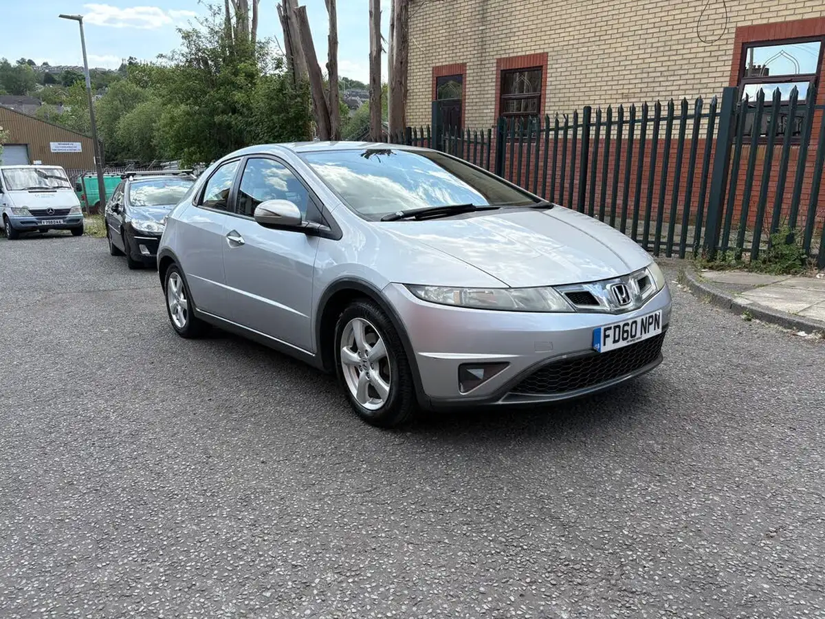2011-honda-civic-14-se-i-vtec-big-0