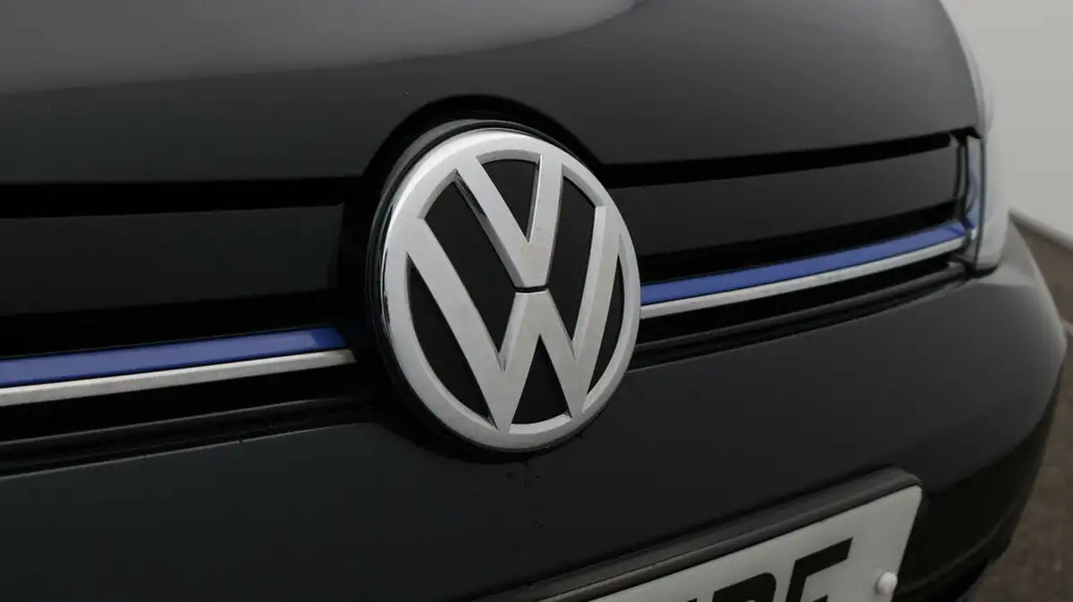 2019-volkswagen-golf-e-e-golf-big-23
